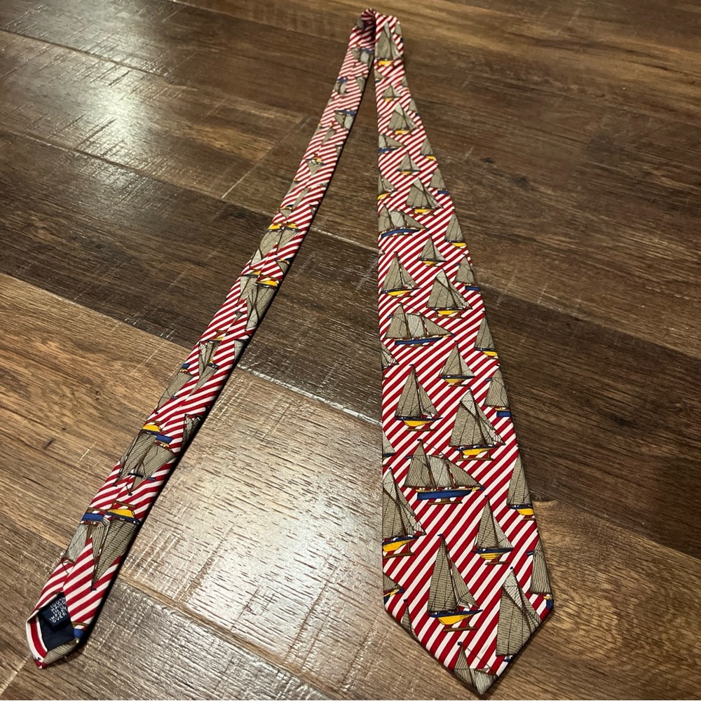 Lands End Mens Neck Tie Red/White Sailboat 100% Silk Paisley Print Hand Sewn USA